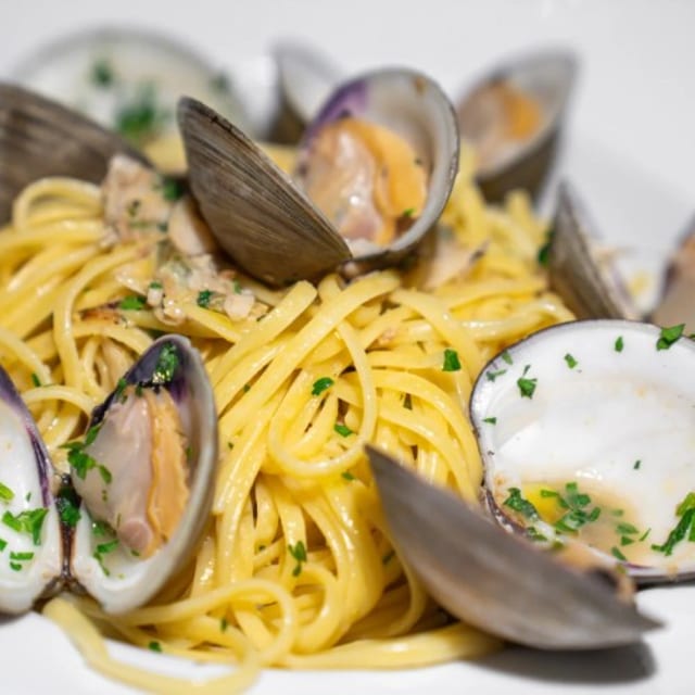LINGUINE VONGOLE.
