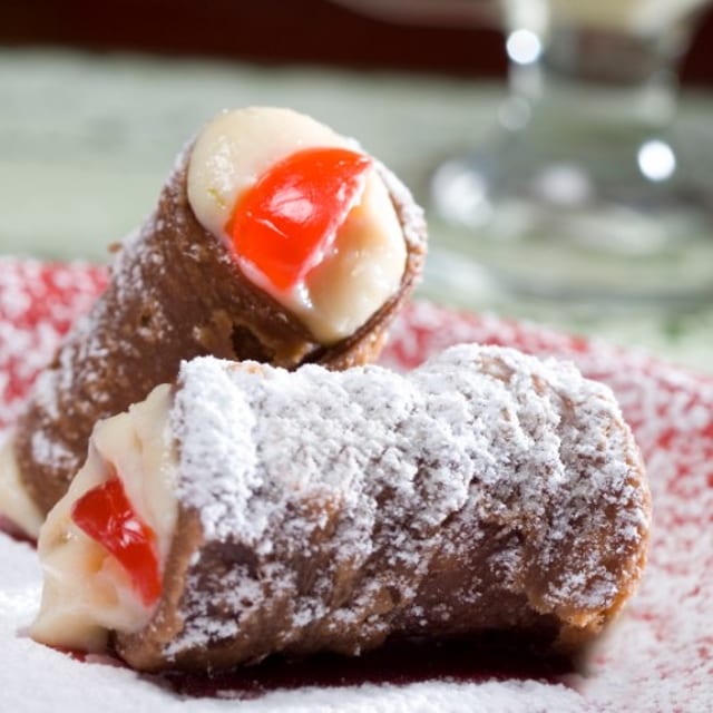 Cannolis.